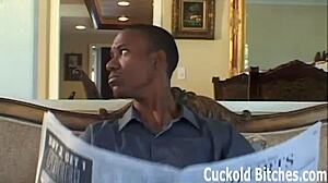 Se min tighta fitta sträckas av en massiv svart kuk i grovt spel