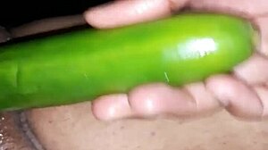 रियल लेस्बियन सेक्स, हॉट ब्राजीलियन टीन 18+ को स्ट्रैप-ऑन से फक, वो मोन और मोर के लिए बेग करती है