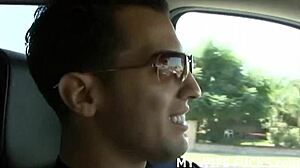 Sledujem svoju starú ženu Miu ako ju šúcha veľký čierny kokot v BDSM