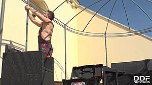 Does Vyvan Hill give orgasmic rooftop blowjob?