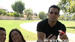 Sledujem svoju starú ženu Miu ako ju šúcha veľký čierny kokot v BDSM