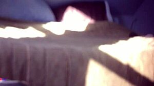 Skryté mazání dildem a hračkami končí intenzivním orgasmem