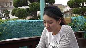 新鲜韩国妈妈在热辣POV行动中