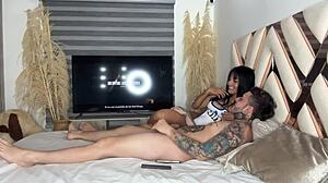 Mi Mejor Amiga Chupa La Verga De Mi Novio Mientras Vemos Una Pelicula