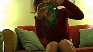 Сучка-жена изменяет в HD под взглядом старого куколда, бля!