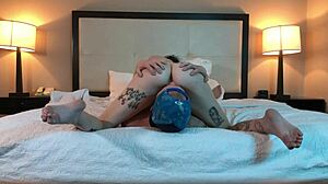 Hot tatted petite beauty eating pussy