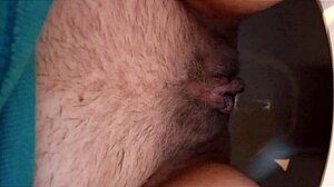 Capri, a szexi ördög, nagy cicikkel és segggel maszturbál