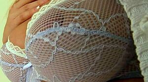 Tight Leggings Show Cameltoe!