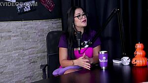 Tinha medo do que iam pensar sempre gostou de gravar o namorado tomou fama de corno - raphaela savanah sheer red halloween