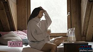 Wow, this perfect brunette babe strips and poses outdoors! 😍