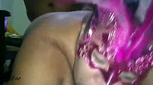 Socando no rabo e gozando na boca