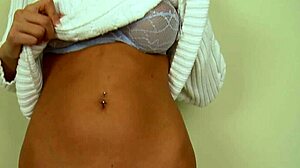 Tight Leggings Show Cameltoe!