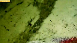 Um cara fudido nao pode paga o motel e quis sexo com duas garotas em pra�a apos uma festa em cidade do enterior