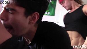 dat str8t bruh ass is getting blown 😏