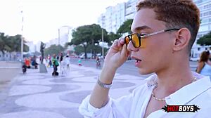 Me encanta follar a ese twink mono en posición perrito