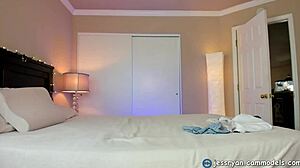 milf jess ryan shows off toys