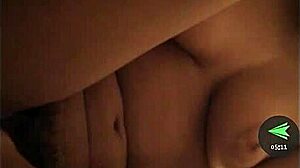 Morena de fuego se masturba para mí