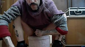 melvincoficial solo masturbates on skates in spanish gay video