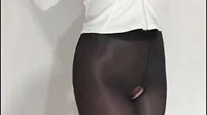 Siganjue in Sexy Lingerie Masturbates Wildly in Black Stockings!