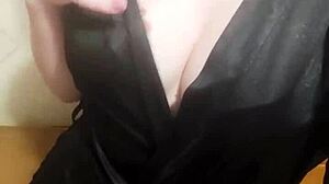 i finger my pussy and film it for my husband