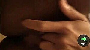 Morena de fuego se masturba para mí