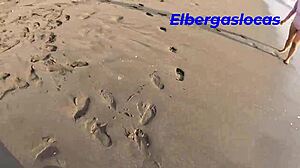 Tenemos sexo frente a la playa me gano la emocion y exitacion de hacerlo en un lugar publico asi que tuvimos sexo al aire libre