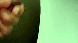 Safadeza no banheiro da academia adrenalina a mil com esses machos - full sheer