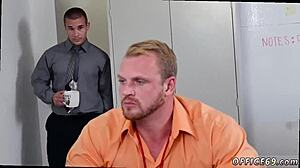 Bodybuilder starts first day at work with bareback encounter