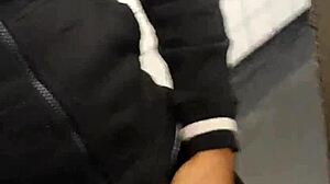 Safadeza no banheiro da academia adrenalina a mil com esses machos - full sheer