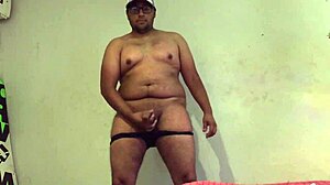 Bld Ladiesmanjay Shows Big Latino Dick For Milfs