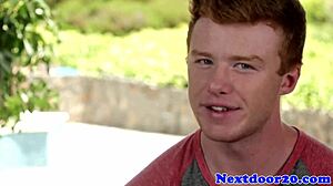 Galán musculoso pelirrojo se pajea