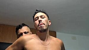 Dando o cu e cheirando a cueca