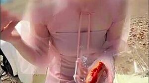 가까운 일본 친구들 장난기 어린 첫 섹스 순간 공유