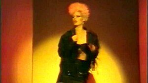 blonde legend lois ayres strips and gets fucked on stage! 🍑