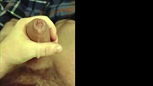 18 ejakulacija iz neobrezanog kurca, jebote, ova kompilacija je vatra! 🔥💦