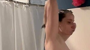 Ivy19921 invites you to cum and shower together now
