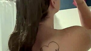 Ivy19921 invites you to cum and shower together now