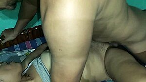 प्रिया भाभी एक्स-प्रितम को बुलाती है कमरे में वाइल्ड देसी-स्टाइल बांगिंग के लिए