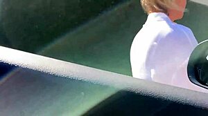 Orang Asing Perasan Saya Lancap Di Kereta Dan Tolong Saya Pancut