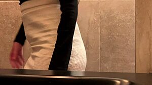 Fransk POV orgasme kontroll i Paris-kafe med episk offentlig blowjob.