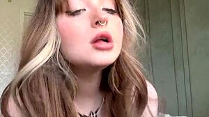 Wow! Watch This Big Ass Tinder Teen 18+ Egirl Masturbate on Facetime!