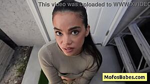 Wow, Angelina Moon pays gardener with wet blowjob and pussy! 😍