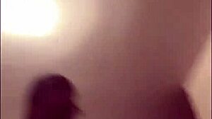 عاهرة مطعونة تمص زب مقلوب قبل عقاب قاسي