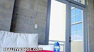 Xander knuller Haley Reed og stemor Cory Chase i vill trekant