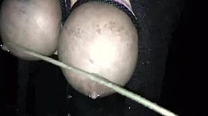 Garajda bağlı iri memeli BBW'nın göğüsleri sertçe cezalandırılıyor