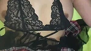 Mi hermosa amiga otaku me deja follarla después de la convención, parte 2, con sensual close-up.