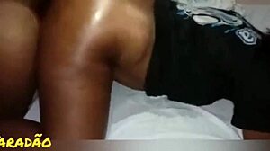 enchendo o cuzinho de leite com leite