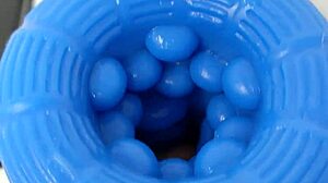 Робот RubJoy демонстрирует дикие движения в демо секс-игрушек