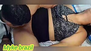 madrasta leva intimado pra cama e dá o cuzinho gostoso