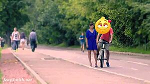 Skrivena kamera uhvatila Jeny kako se skida u javnosti? San svakog voajera!